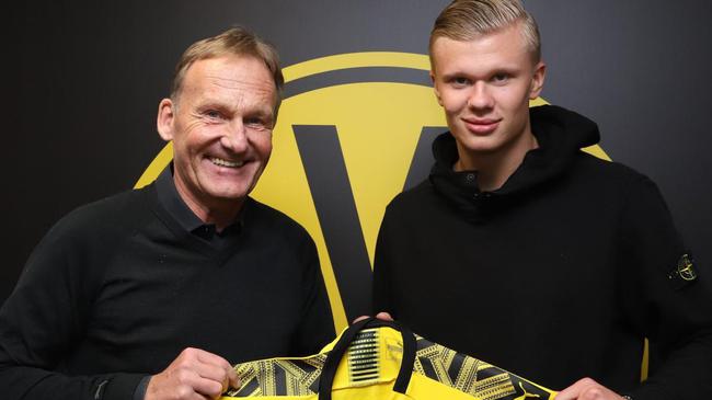 许尔勒：踢球的各种要求让我觉得不是我的生活，所以选择退役（许尔勒：足球的种种要求让我觉得这不是我想要的生活，因而选择退役）