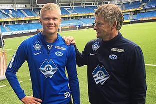 都体：弗拉霍维奇遭遇左腿拉伤，预计将缺阵至今年年底（都灵体育报：弗拉霍维奇左腿拉伤，预计缺席至年末）