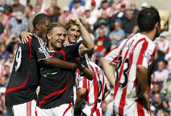 东契奇：斯玛特给替补席带来了能量，他说啥我们都会听（东契奇称斯玛特点燃替补席：他开口，全队都听）