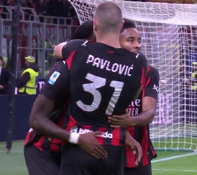 比利亚雷亚尔3-2皇家社会，莫莱罗梅开二度，阿约塞-佩雷斯建功（比利亚雷亚尔3-2力克皇家社会：莫莱罗双响，阿约塞-佩雷斯破门）