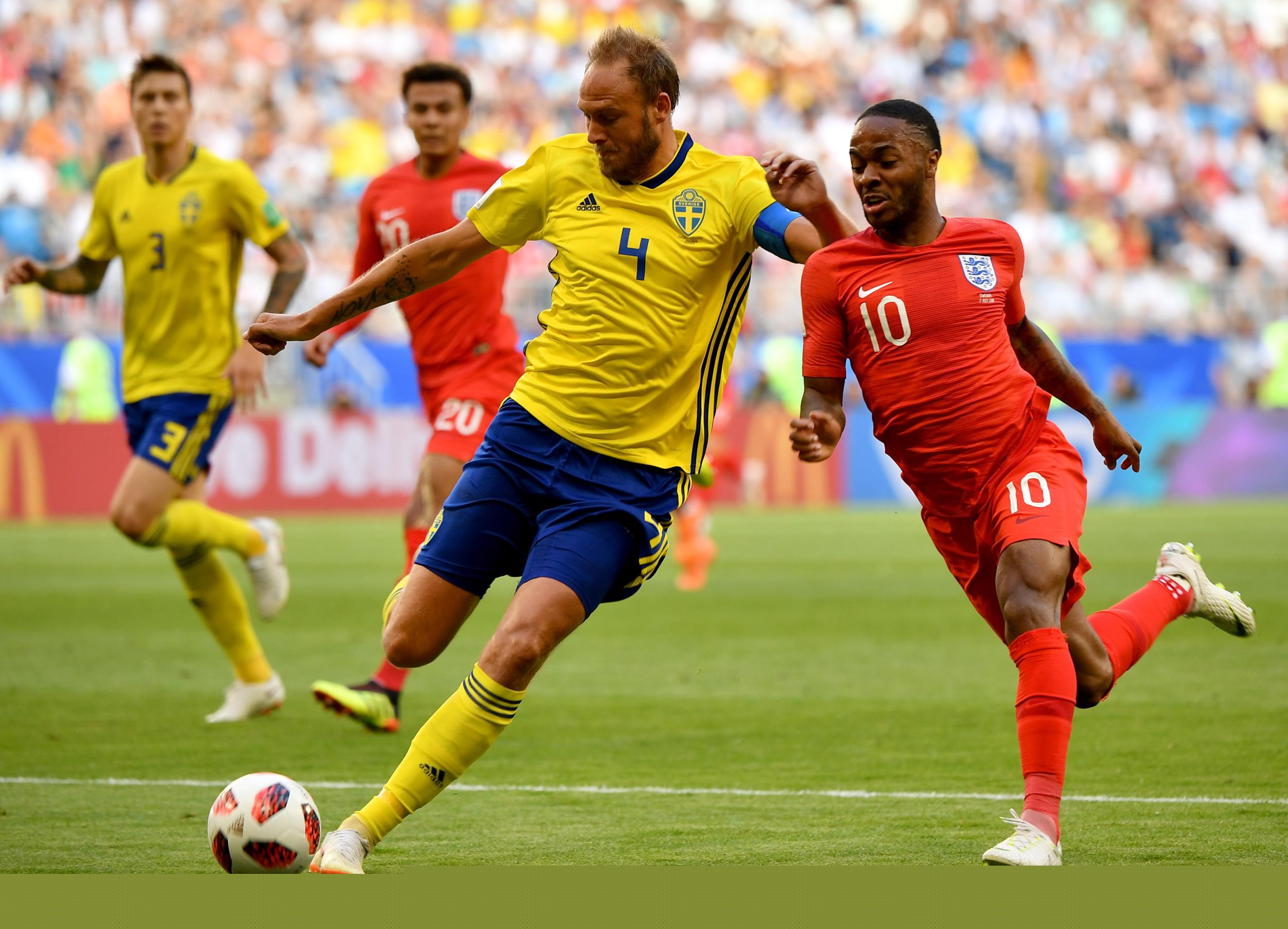 穆斯塔菲：阿森纳是赢球热门；拜仁要小心枪手的定位球（穆斯塔菲：阿森纳更被看好，拜仁需警惕枪手的定位球）