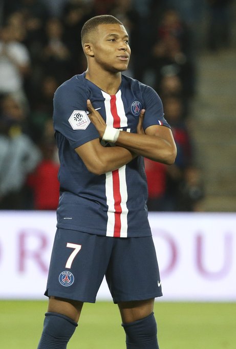 拜仁德甲时代第二次取得15连胜，上一次是在弗里克执教时期（拜仁在德甲再度豪取15连胜，上一次纪录诞生于弗里克执教期）