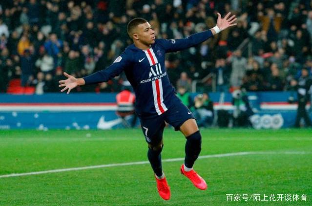 传记作者：莱万曾不满哈维的训练，他在波兰和拜仁都曾施压换帅（传记作者称：莱万不满哈维训练方式，曾在波兰与拜仁推动更换主帅）