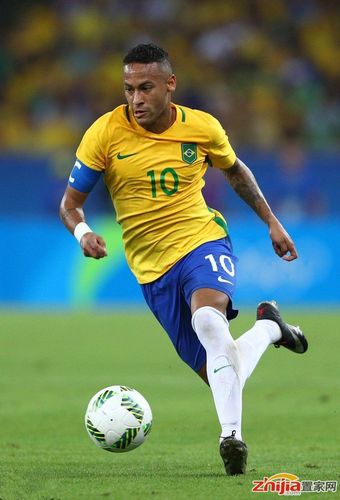 视频丨多项国际赛事齐聚河北崇礼 一站式体验“观赛+滑雪+度假（河北崇礼迎多项国际赛事 一地畅享观赛、滑雪与度假）