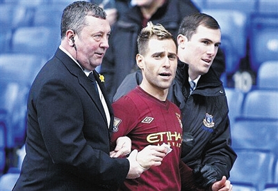 青岛vs深圳前瞻：深圳近4次战青岛皆败，新外援史密斯可期（青岛大战深圳前瞻：深圳近四战青岛尽墨，新外援史密斯值得期待）