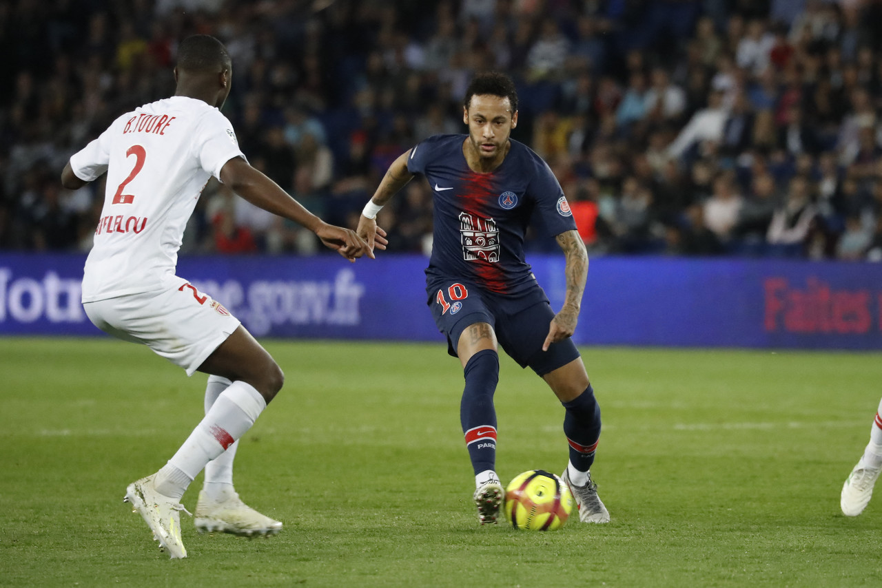 莫斯克拉：人们梦想赢得欧冠是正常的，但现在是11月赛季还长（莫斯克拉：渴望欧冠夺冠很正常，但现在才11月，赛季仍很漫长）