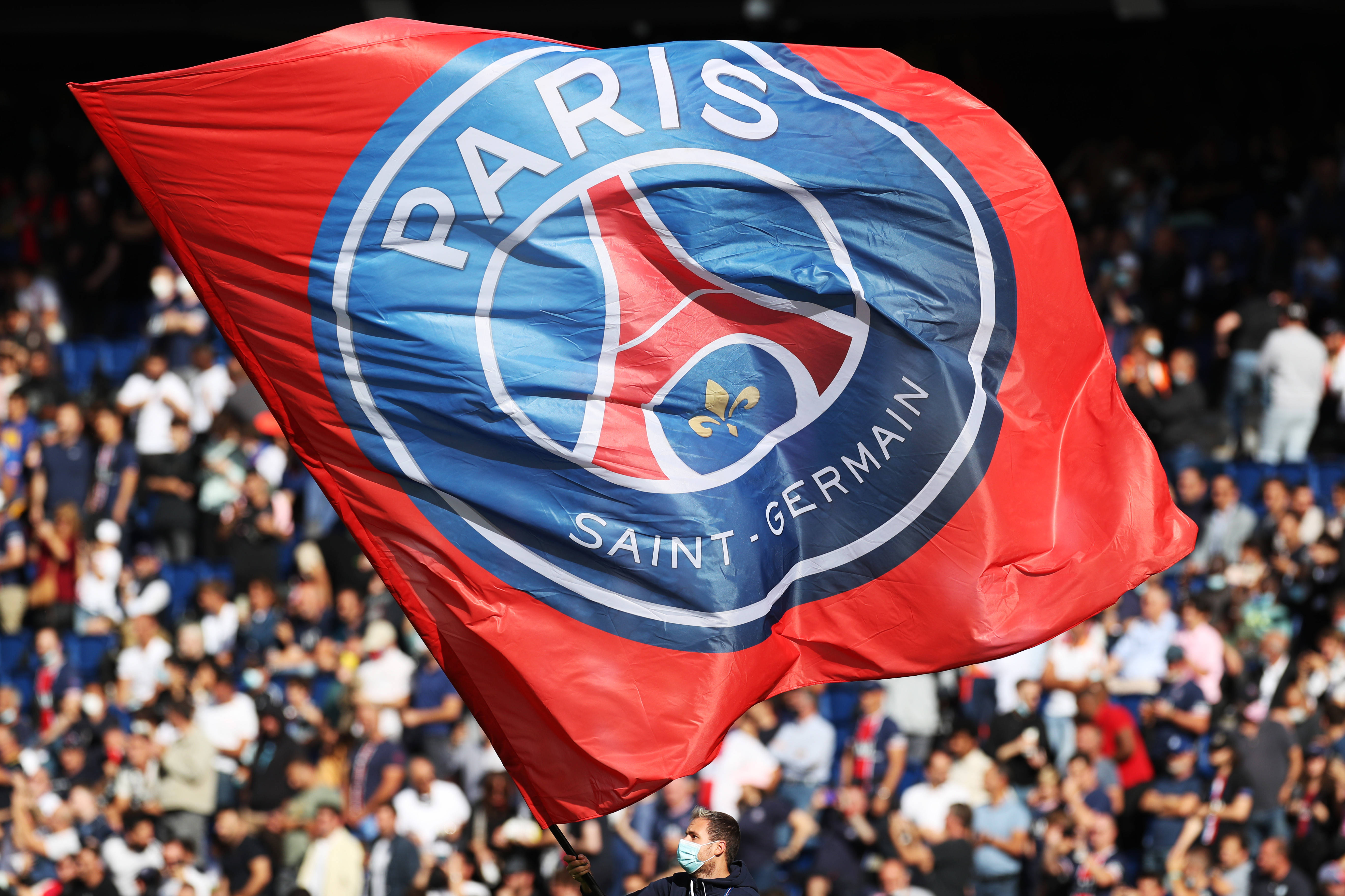 下半场隐身！鲍威尔14中6得到18分2篮板（后两节哑火！鲍威尔14投6中拿下18分2篮板）