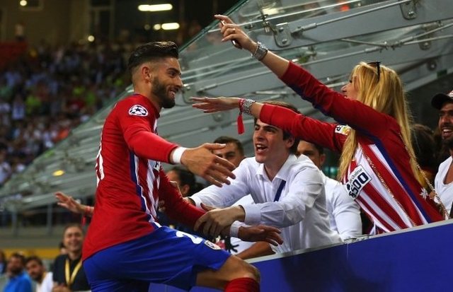 博主：在本轮英超艰难战胜狼队后，赖斯向着队友大发雷霆（博主爆料：英超险胜狼队后，赖斯怒斥队友）