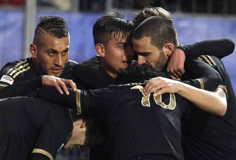 姆巴佩梅开二度，追近C罗的年度进球纪录（姆巴佩双响，逼近C罗年度进球纪录）