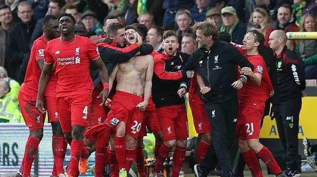 球员C罗先生，完成一次精彩的倒钩破门。 ​（C罗上演惊艳倒钩破门）