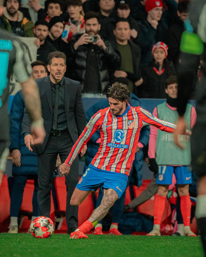 记者：郑智有望接替邵佳一执教青岛西海岸